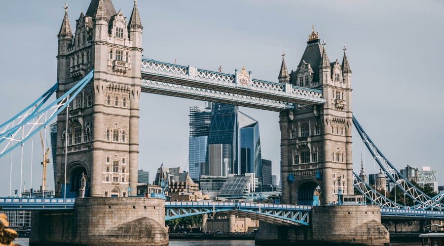 Pütra turistična agencija - London Tower Bridge